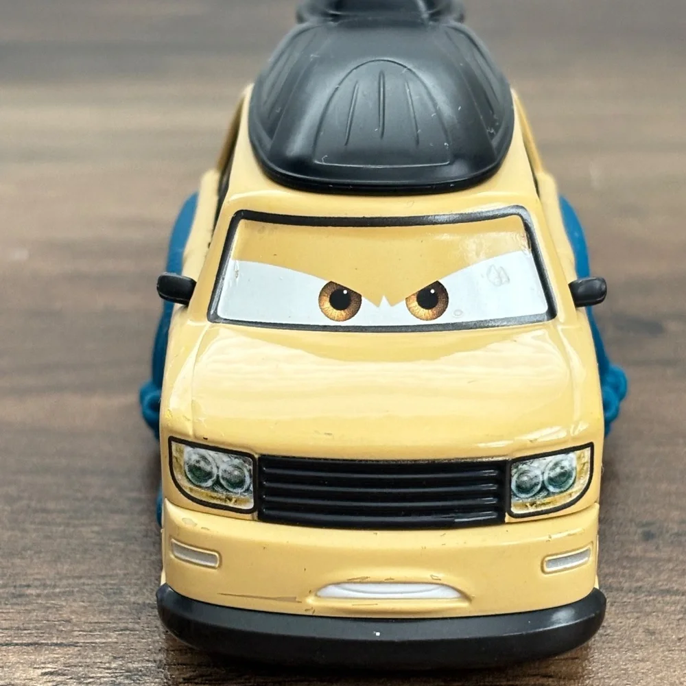 Disney Pixar Cars 2 Deluxe #7 Pinion Tanaka Diecast Sumo Wrestler Toy Car Mattel